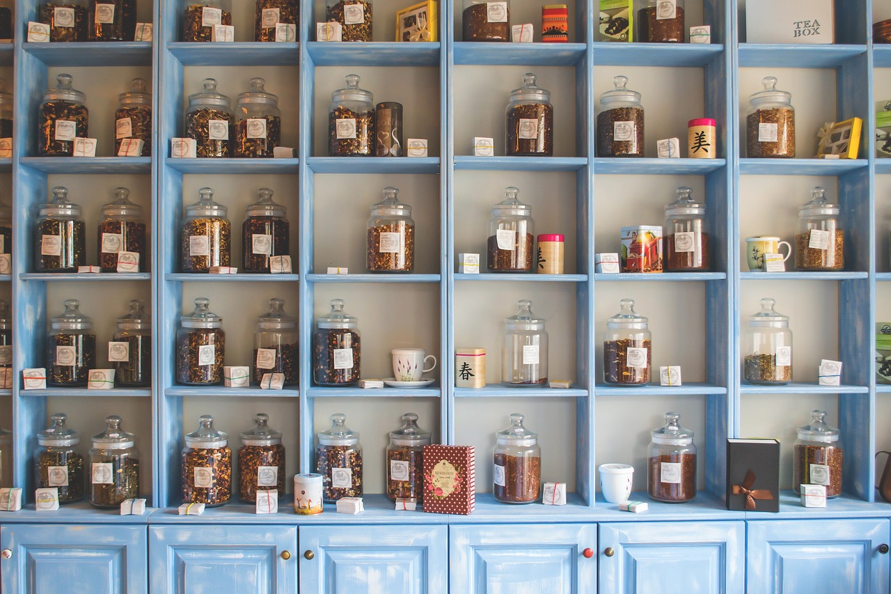 Inexpensive Upcycling: DIY Shoe Box Shelves